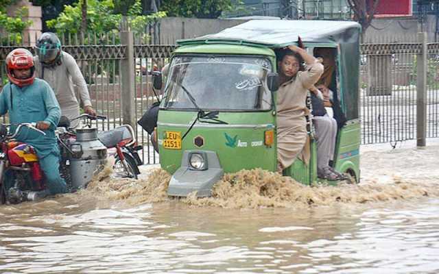 مون سون کا طاقتورسپیل ، جھل تھل ایک ہوگیا،2 وکلاء کے چیمبر گرگئے
