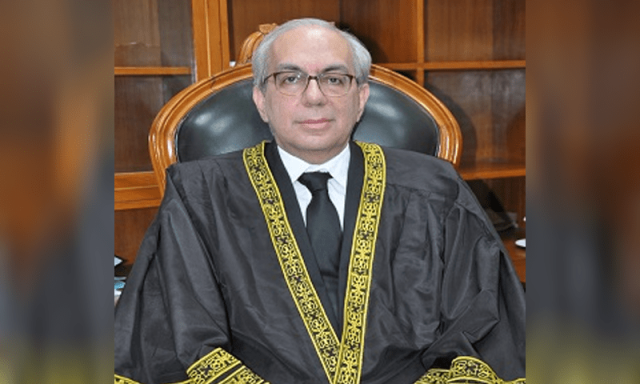 سویلینز ٹرائل کیس ، انٹراکورٹ اپیلوں پر فیصلہ محفوظ ، مختصر حکم اسی ہفتے جاری کرینگے : جسٹس امین