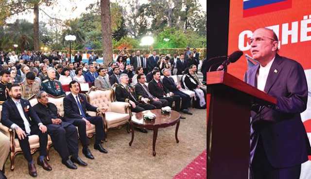 ایرانی وزیر خارجہ کی ملاقات‘ کشیدگی میں روس اہم کردار ادا کر سکتا: زرداری