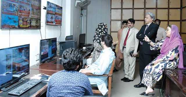 حقیقی معلومات فراہمی کیلئے خصوصی کنٹرول روم قائم، عظمیٰ بخاری کا دورہ 