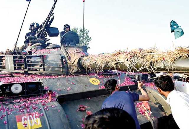 ملک بھر میں جشن فتح، عوام سڑکوں پر نکل آئے، زبردست نعرے