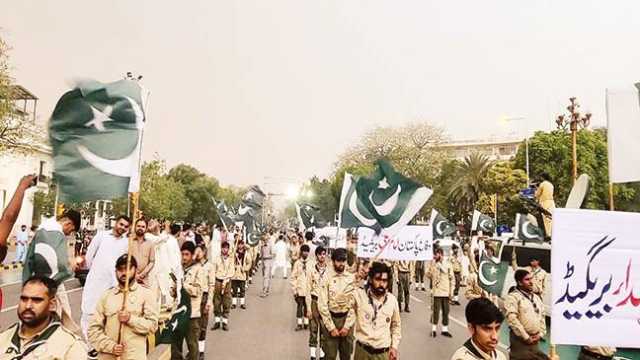 ملک بھر میں یوم تشکر، ریلیاں، واہگہ بارڈر پر جشن، بھارت پریڈ سے فرار