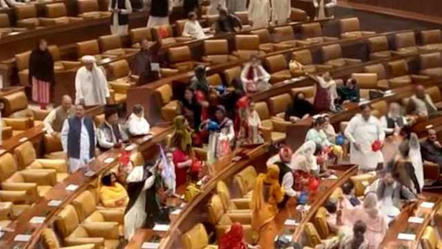 پنجاب اسمبلی : وزرا‘ارکان کی اکثریت غیرحاضر‘ کو رم نشاندہی پر اجلاس ملتوی : ’’مودی کا جویار‘ غدار ہے ‘‘ کے نعرے 