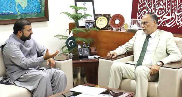 احسن اقبال‘ سرفراز بگٹی ملاقات: بلوچستان کے ترقیاتی منصوبوں پر تبادلہ خیال