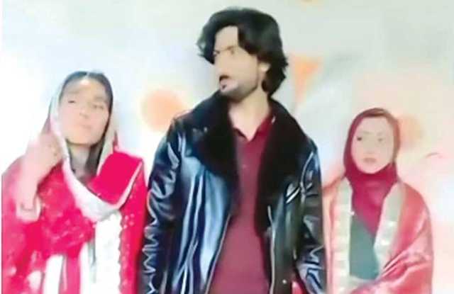 چترال: محبت  میں گرفتار دولڑکیاں شادی کیلئے نوجوان کے گھر پہنچ گئیں، دونوں سے بیک وقت نکاح 