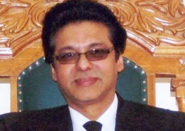 عوامی امنگوں اور جمہوریت کیلئے ہی سہی کیا جج آئین ری رائٹ کر سکتے ہیں: جسٹس علی مظہر