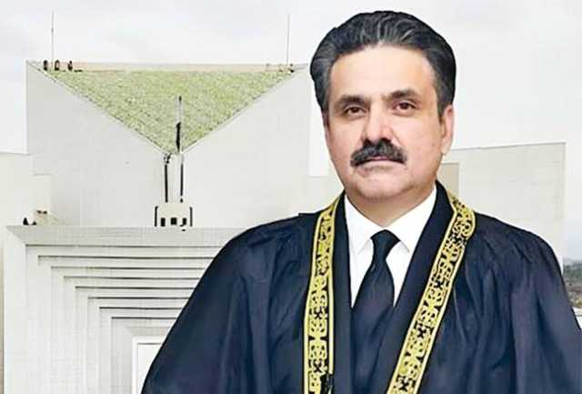 چیف جسٹس حج پر چلے گئے‘ جسٹس منیب اختر نے قائم مقام کا حلف اٹھا لیا