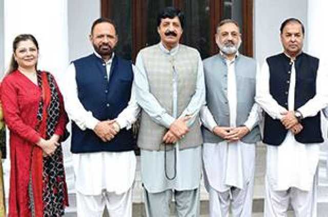 منظور مانیکاخاندان کا پاکپتن کی سیاست میں اہم مقام ہے‘ گورنر 