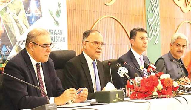 بجٹ معیشت کو بحران سے نکال کر ترقی کی راہ پر گامزن کرنے کا خاکہ، احسن اقبال