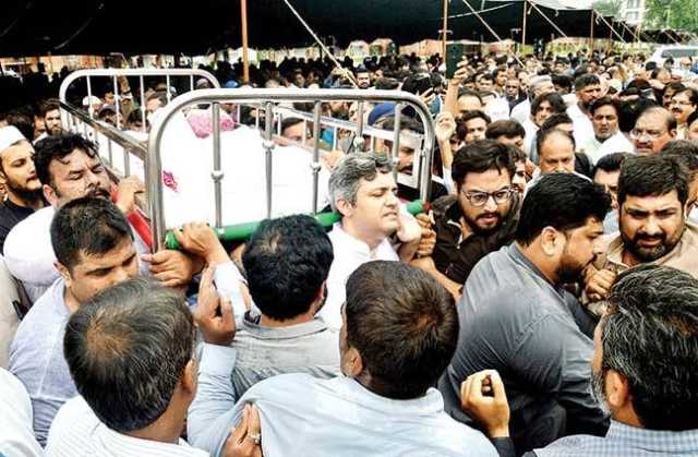 سابق گورنر پنجاب میاں  اظہر کی نمازِ جنازہ قذافی سٹیڈیم میں ادا  