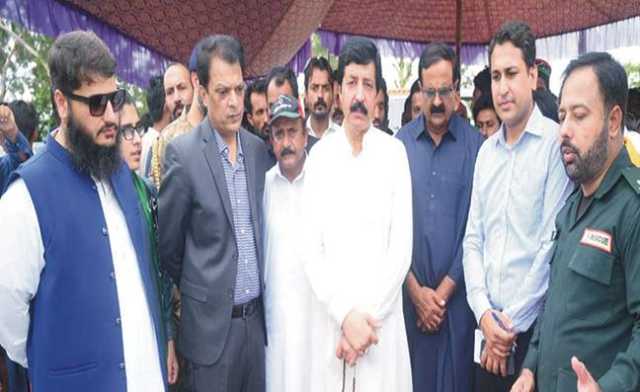 گورنر کا پنڈی بھٹیاں سیلاب متاثرہ علاقوں کا دورہ، امدادی سرگرمیوں کا معائنہ 