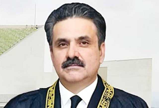 ججز بھی انسان، دیکھ بھال کی ضرورت، ایماندار جوڈیشل افسر کیساتھ کھڑا ہوں: چیف جسٹس