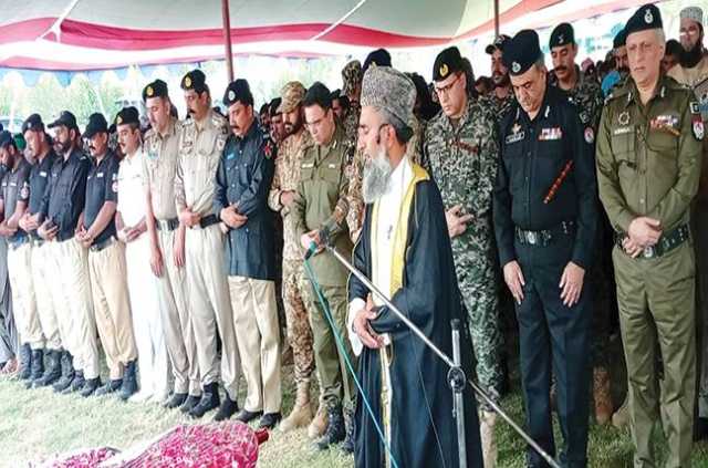 بنوں میں آپریشن، 6 دہشتگرد ہلاک، صادق آباد چوکی حملہ کے شہید 5 اہلکار سپرد خاک