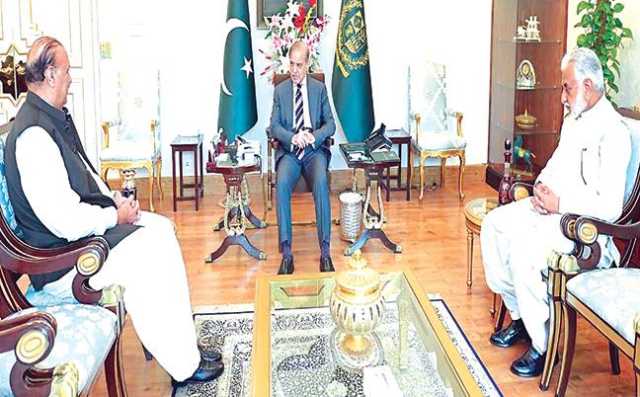 بڑھتی آبادی کے مسائل، صوبوں سے ملکر قومی پالیسی بنائی جائے: وزیراعظم، کمیٹی بنانے کی ہدایت