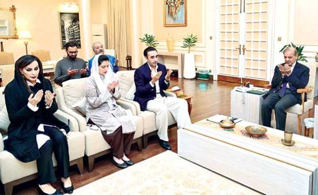  آئی ٹی برآمدات 30 ارب ڈالر تک لے جانے کیلئے ڈیجیٹل ایکو سسٹم متعارف کرا رہے ہیں: وزیراعظم
