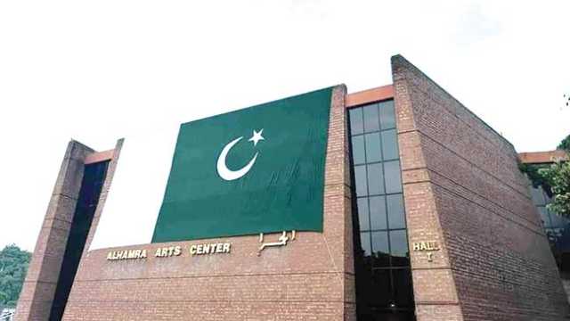 الحمرا ہال میں 30فٹ لمبا ‘ 64فٹ چوڑا سبز ہلالی پرچم آویزاں