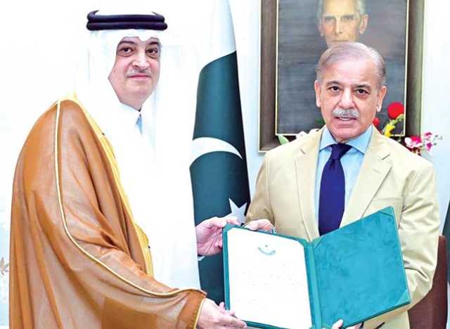وزیراعظم سے سعودی سفیر کی ملاقات، ولی عہد کی جانب سے سرمایہ کاری فورم کا دعوت نامہ دیا