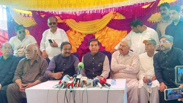 ہر قسم کی سیاست سے بالاتر ہوکر سیلاب زدگان کی بحالی کا کام کرنا ہے: پرویز اشرف