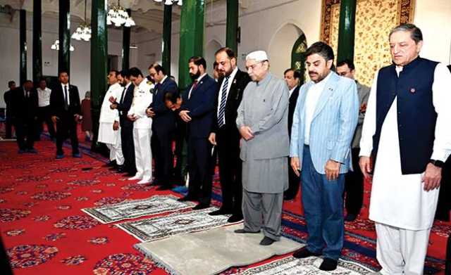 صدر زرداری کو جے ایف تھنڈر 17 میں چینی تعاون پر بریفنگ: کاشغر فری ٹریڈ زون کا دورہ