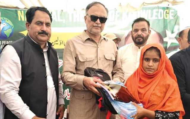 سیلاب سے نارووال کو شدید نقصان پہنچا، فصلوں کو بچانا ہے: احسن اقبال