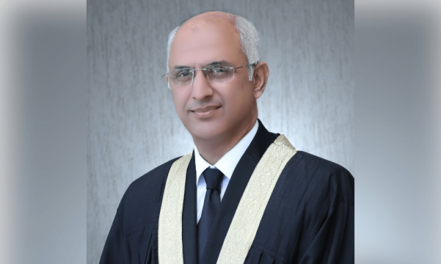کیا ممکن ہے کوئی افسر سندھ میں ترقی نہ لے سکے‘ اسلام آباد کر مل جائے: جسٹس محسن