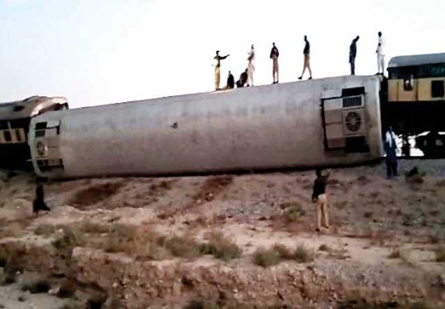 مستونگ، دھماکے سے جعفر ایکسپریس کی 6 بوگیاں پٹڑی سے اُتر گئیں، کئی مسافر زخمی