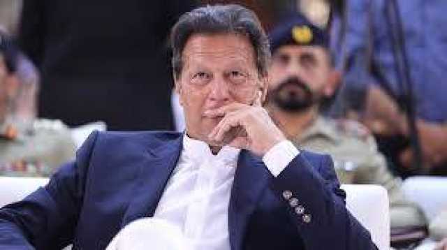 عمران کی صحافی سے بدیمیزی کیخلاف مذمتی قراردار منظوعر : پی ٹی آئی ہنگا مہ ‘ ایجنڈے کی کاپیاں پھاڑدیں 