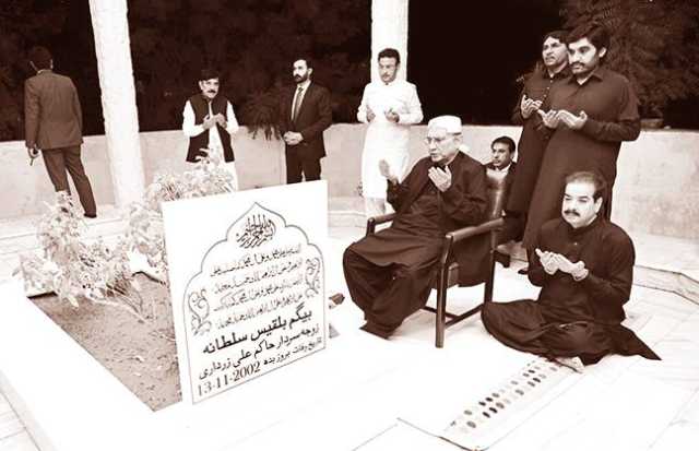  زرداری کا دورہ نوابشاہ ‘ والدین کے مزار پر حاضری 