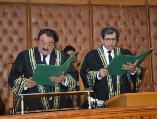 جسٹس کامران خان ملاخیل نے بلوچستان ہائیکورٹ کے قائم مقام چیف جسٹس کا حلف اٹھا لیا 