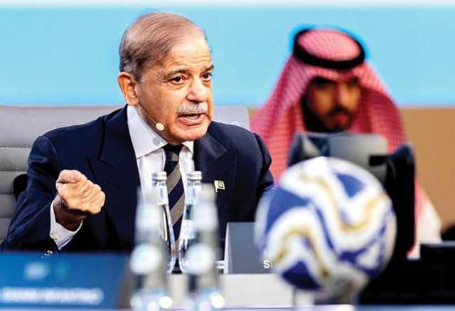 ریاض کانفرنس، صدر فیفا فٹ بال لے آئے  شہباز شریف بھی لطف اندوز ہوئے 