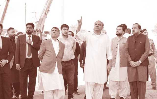 وزیر داخلہ کا ٹی چوک فلائی اوور اور شاہین چوک انڈر پاس کا دورہ  