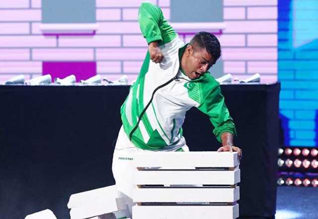  راشد نسیم کے رومانیہ میںکنکریٹ بلاک  توڑنے سمیت مزید 4 نئے عالمی ریکارڈ