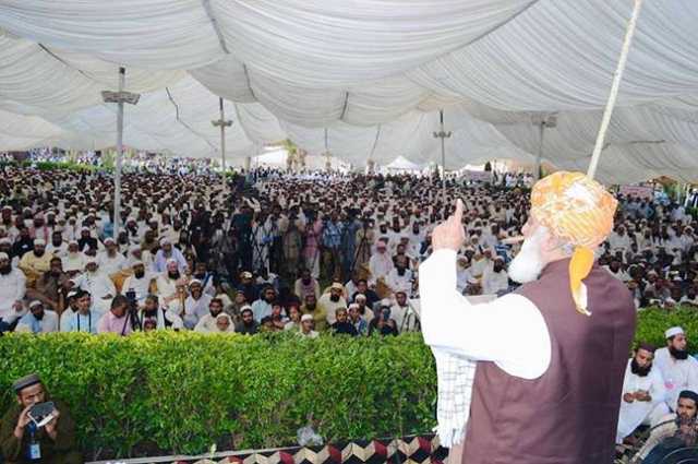 ہمیں فورتھ شیڈول میں ڈالنے کی دھمکی، مدارس کا کردار ختم کیا جا رہا: فضل الرحمن