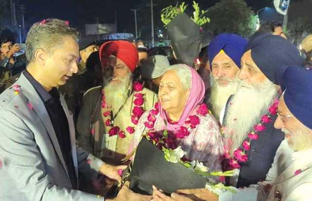 گورونانک کا جنم دن، سکھ یاتریوں نے کرتارپور میں مذہبی رسومات ادا کیں