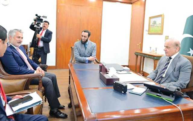 نومنتخب ایم این اے بلال فاروق تارڑ کی ملاقات‘ وزیراعظم کی مبارکباد 