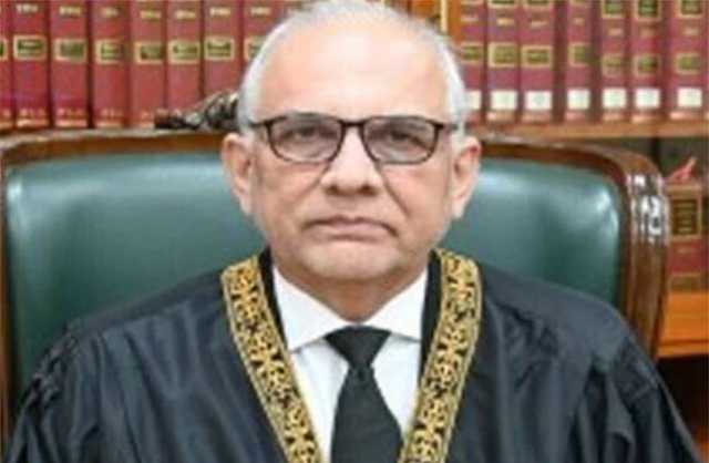 27ویں آئینی ترمیم پڑھ کر آئیں، عدالت کو سیاسی اکھاڑہ نہ بنائیں: جسٹس حسن اظہر رضوی
