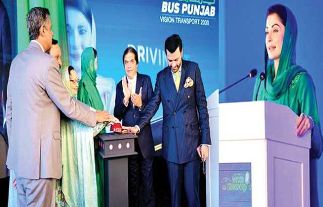 کچھ لوگوں کے ذکر پر گالیاں، دنگا فساد، نوازشریف کے نام پر ترقی ذہن میں آتی ہے: مریم نواز