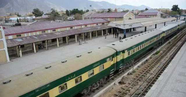 سریاب کے قریب ریلوے ٹریک تباہ‘ ٹرینوں کی آمدورفت معطل 