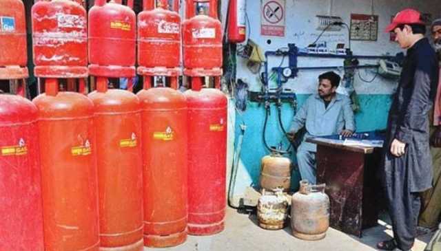 ایل پی جی 7.39 روپے کلو مہنگی، گھریلو سلنڈر کی قیمت 87.21 روپے بڑھ گئی