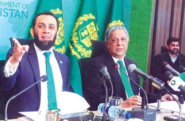 بانی سزا یافتہ، سیاسی گفتگو ہوئی، آج کے بعد عظمیٰ خان کی ملاقات بھی بند: عطا تارڑ