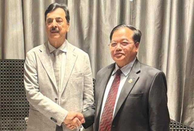 چیئرمین سینٹ سید یوسف رضا گیلانی سے کمبوڈیا کے سینئر وزیر کی ملاقات