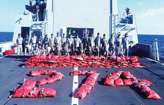 پاک نیوی کا کامیاب آپریشن، 1500 کلو چرس برآمد کر لی