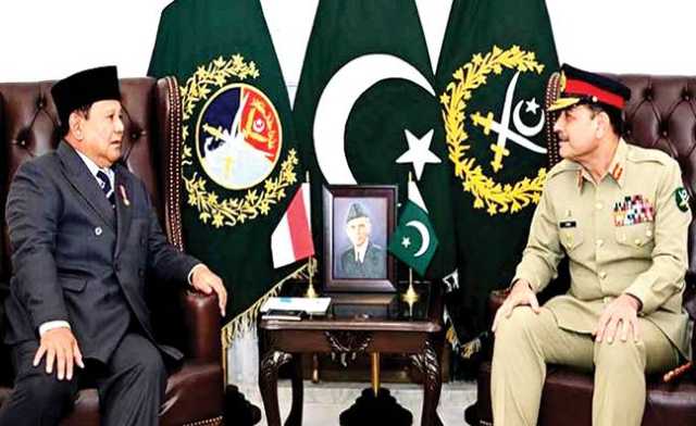 71ء کی جنگ میں بحریہ دشمن کیلئے سیسہ پلائی دیوار تھی، آج بھی سرحدوں پر آہنی فصیل ہے: فیلڈ مارشل