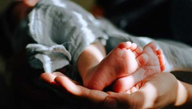 بھارت، گجرات میں تیسرے بچے کی پیدائش پر سرپنچ معطل