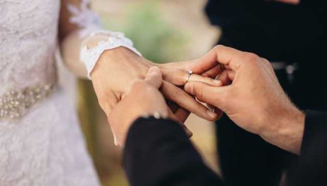 شادی سے انکار کرنے والی خاتون نے منگیتر سے گلے ملنے کی فیس طلب کر لی