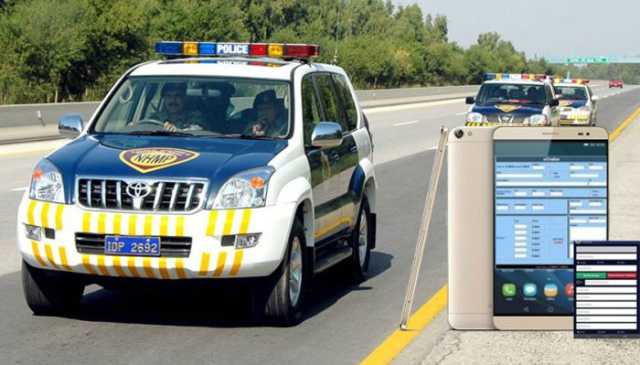 موٹروے پر انوکھاواقعہ،بھلکڑ شوہر بیوی کوراستے میں چھوڑگیا، پولیس نے واپس ملوایا