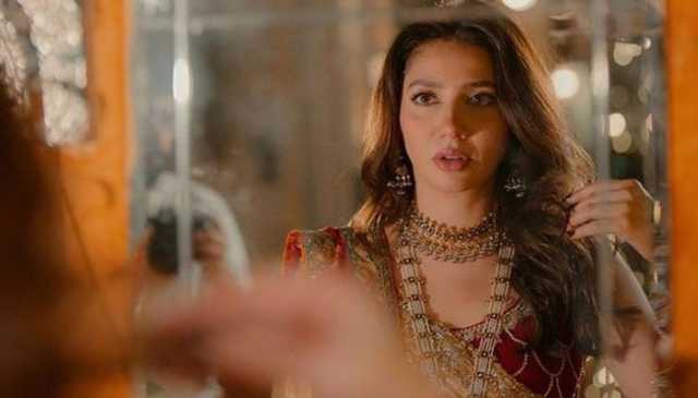 بھارت میں فلم کے پوسٹرز سے ہٹانے پر ماہرہ خان کا ردعمل سامنے آگیا