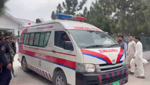  انوکھا ریسکیو آپریشن، خواتین نے کندھوں پر اٹھا کر زخمیوں کی جان بچائی