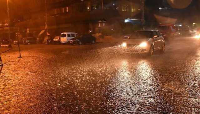 راولپنڈی میں تیز آندھی کے ساتھ بارش، عمارتوں کے شیشے ٹوٹ گئے