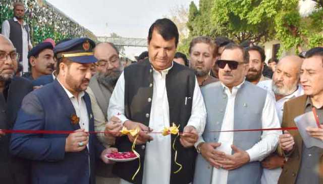 وفاقی وزیر امیر مقام کی موجودگی میں جعفر ایکسپریس 16 روز بعد کوئٹہ کیلیے روانہ